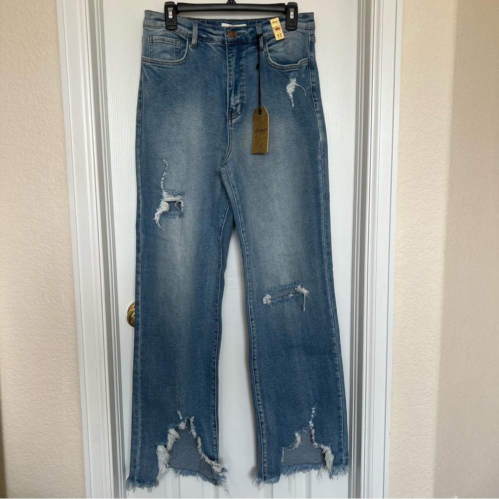Vibrant Flare Jeans in Medium Blue